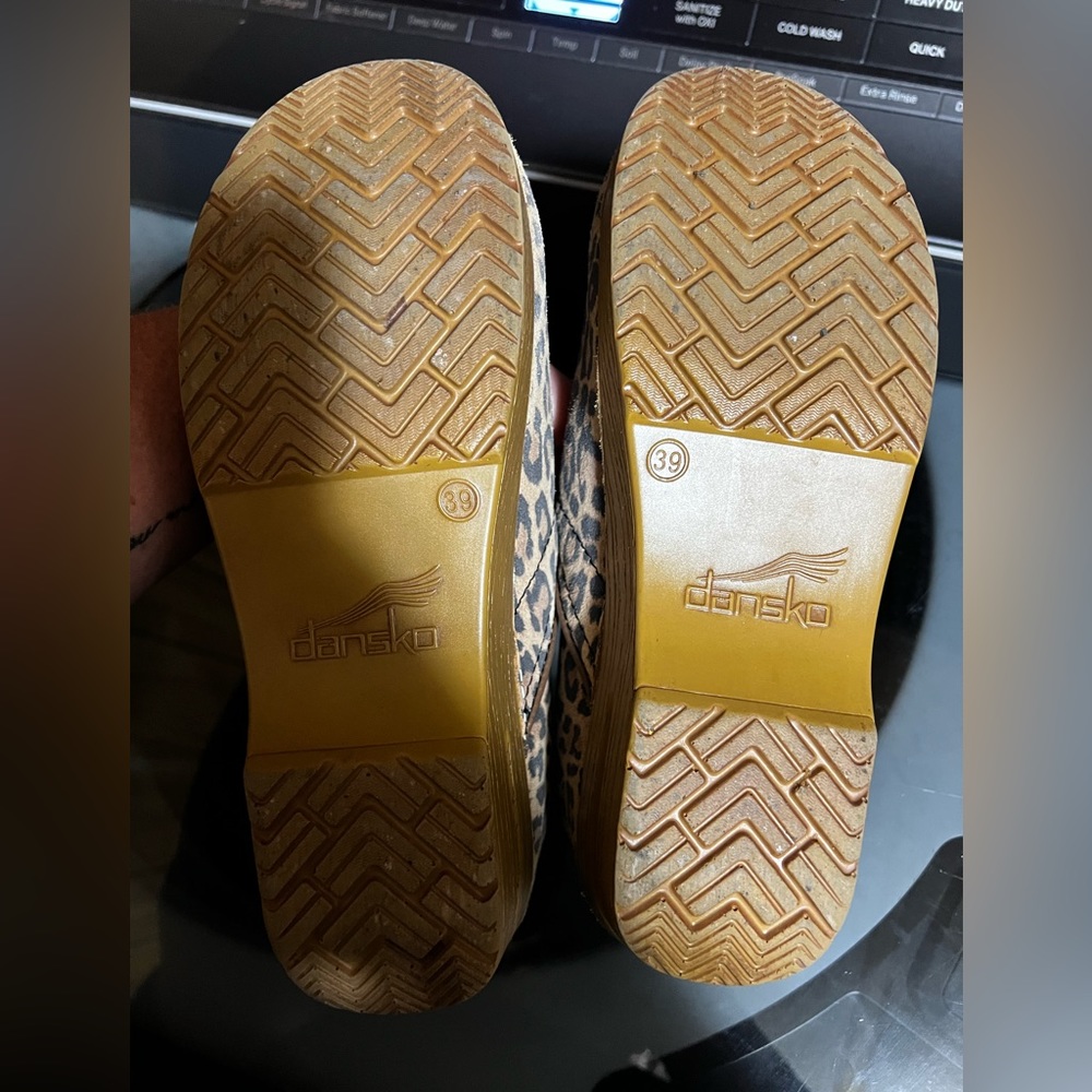 dansko nursing shoes